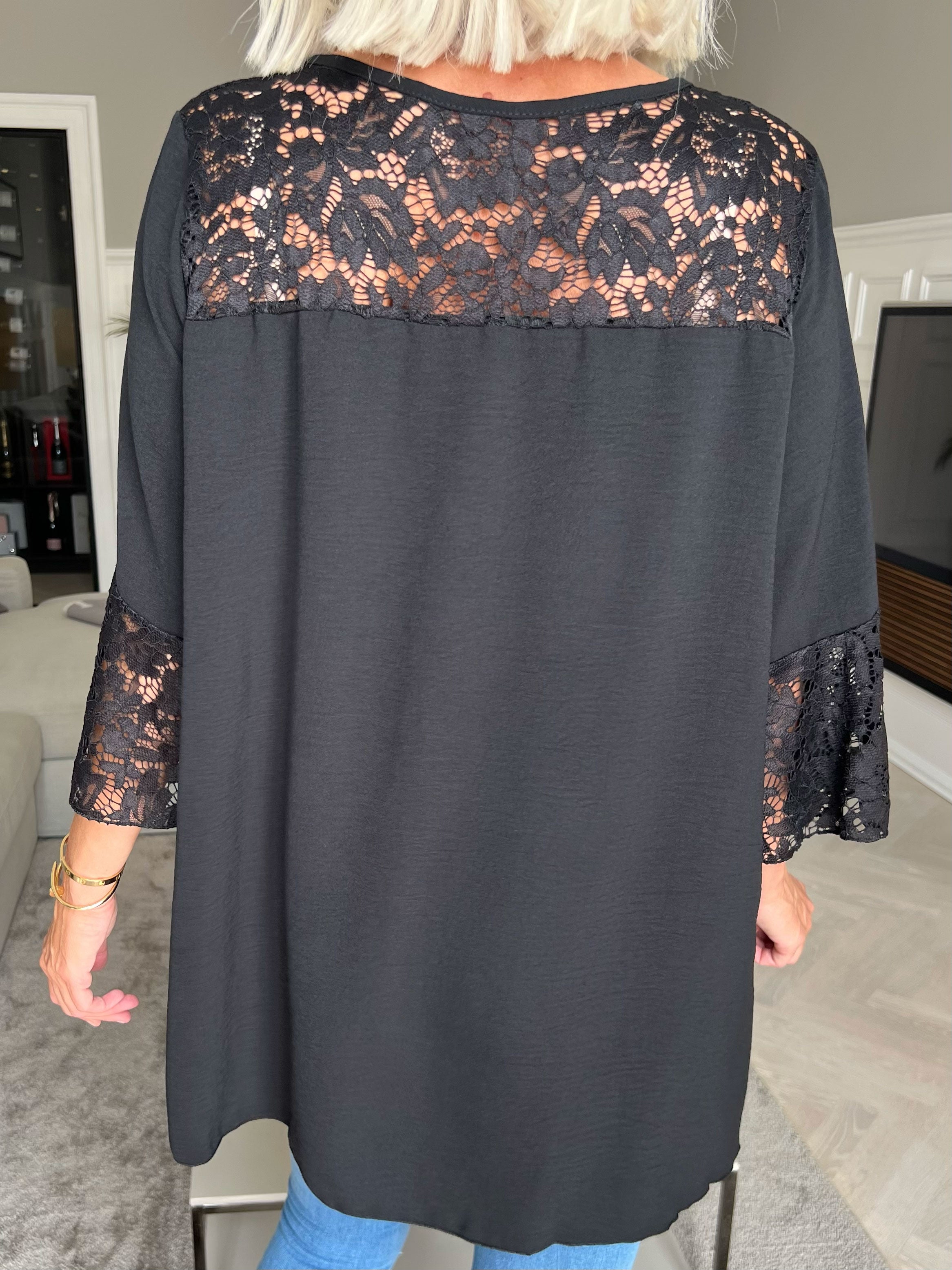 Amanda - Sød simpel tunika med blonde